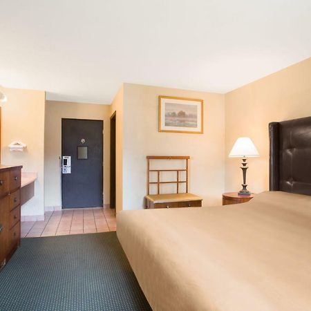 Knights Inn Endwell Екстер'єр фото
