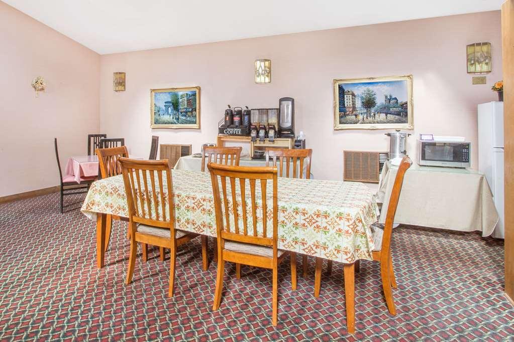 Knights Inn Endwell Ресторан фото