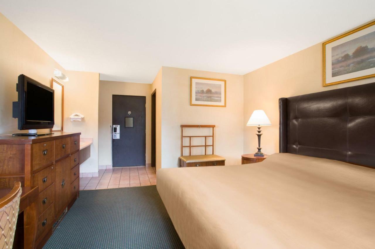 Knights Inn Endwell Екстер'єр фото