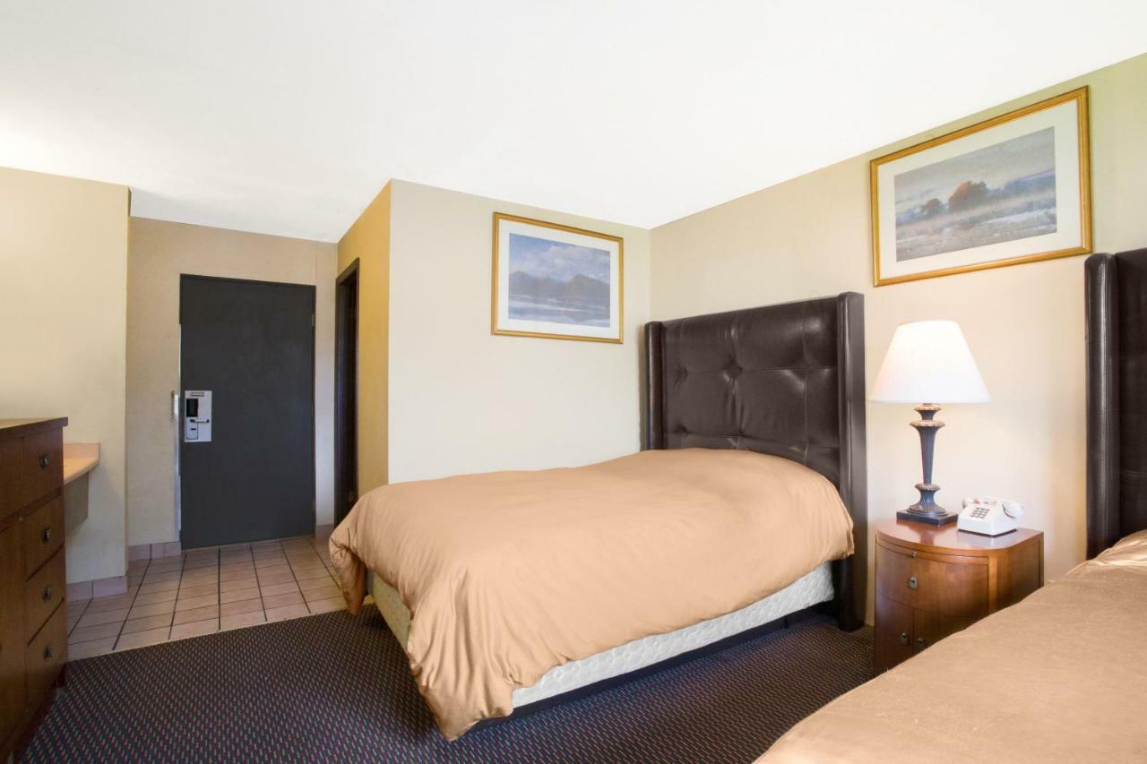 Knights Inn Endwell Екстер'єр фото
